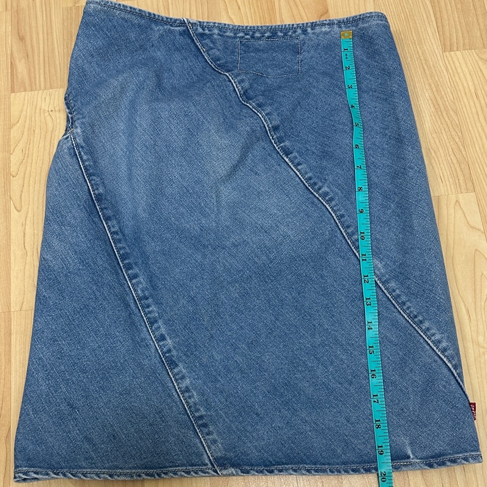 Levi’s Denim Blue Skirt - Picture 4 of 8